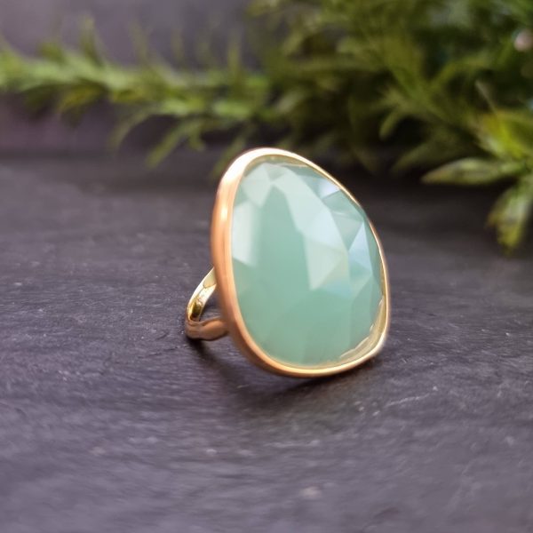 Anillo de calcedonia verde