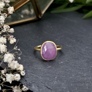 Anillo Candy con zafiro rosa