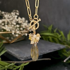 Gargantilla con colgante desmontable de racimo en cuarzo ámbar y racimo en jade tonos amarillo, dorado y citrino