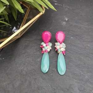 Pendiente medio racimo con calcedonia aqua, jade en tonos rosas, azul y fucsia